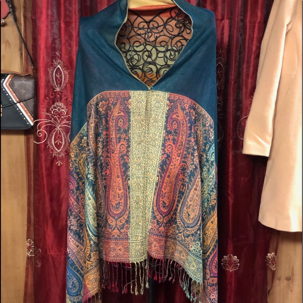 Beautiful Reversible Scarf - Picture 2 of 8